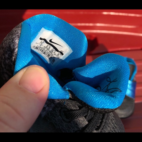 Baby Nike Kyrie 2s - Picture 6 of 6